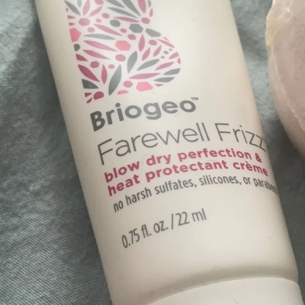 Lot Briogeo FarewellFrizz Peach Bath Cream Pop & Bath Bomb